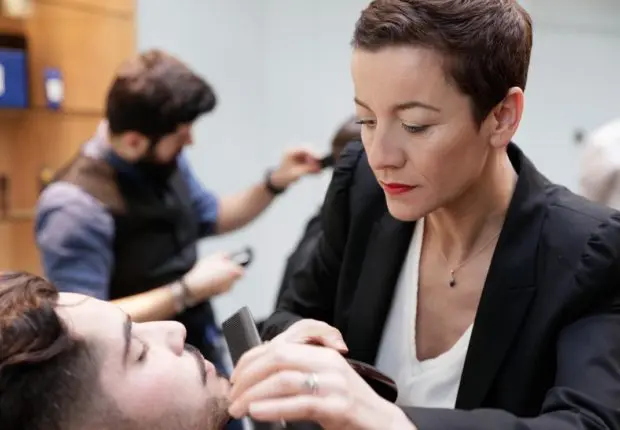 Sarah Hamizi, la barbière la plus célèbre de France, est Algérienne