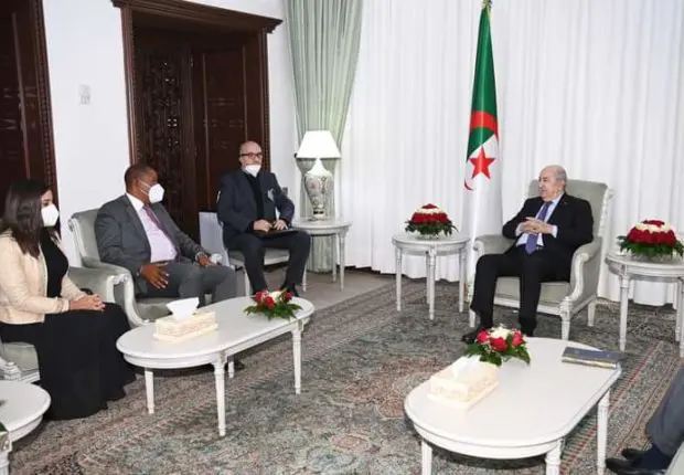 Le président Tebboune reçoit le petit fils de Nelson Mandela