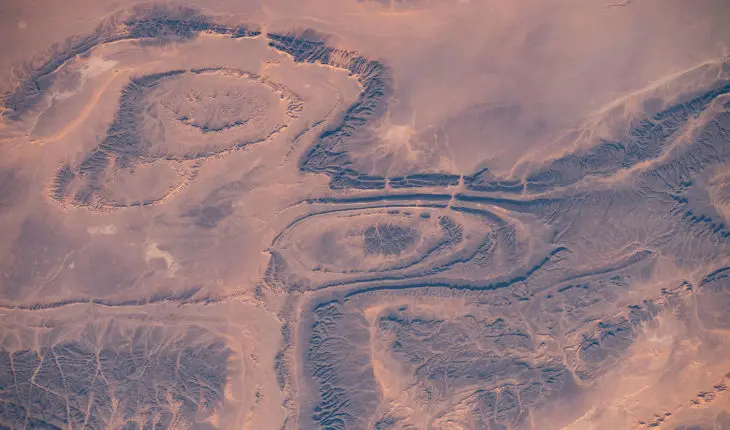 La chaîne de montagnes de l'Ougerta en Algérie