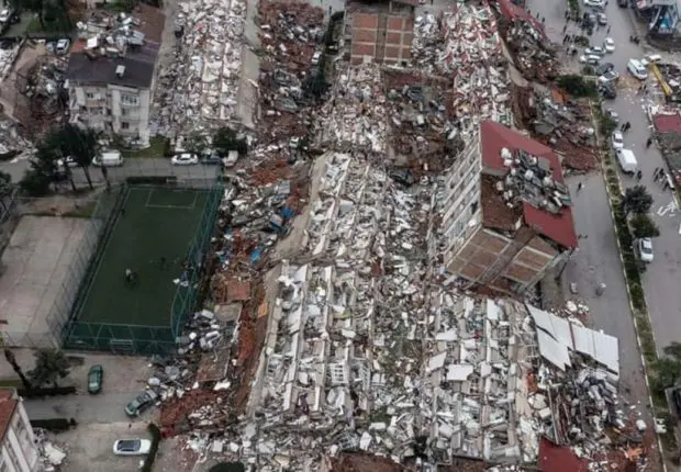 Un 2e séisme secoue la Turquie : le bilan dépasse les 1500 morts