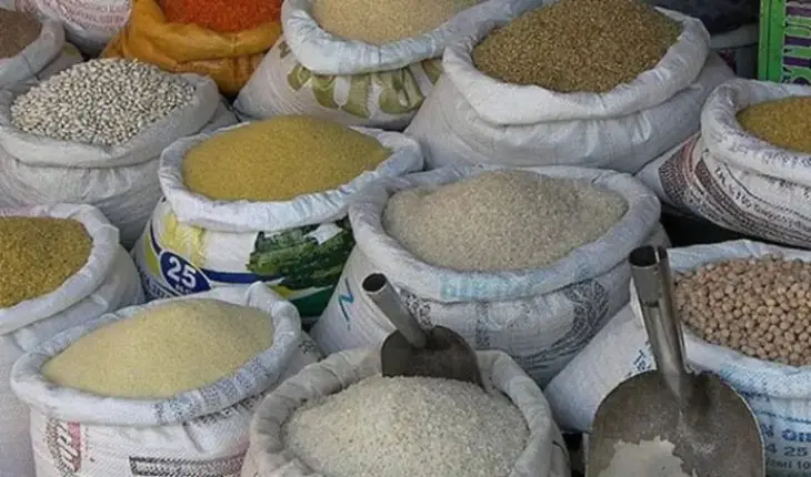 vente de légumes secs dans un marché algériens