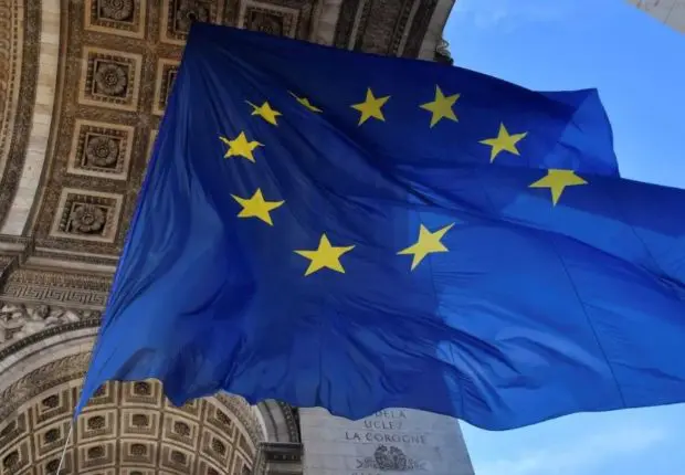 Permis de travail et titre de séjour pour les étrangers : l’UE simplifie les procédures