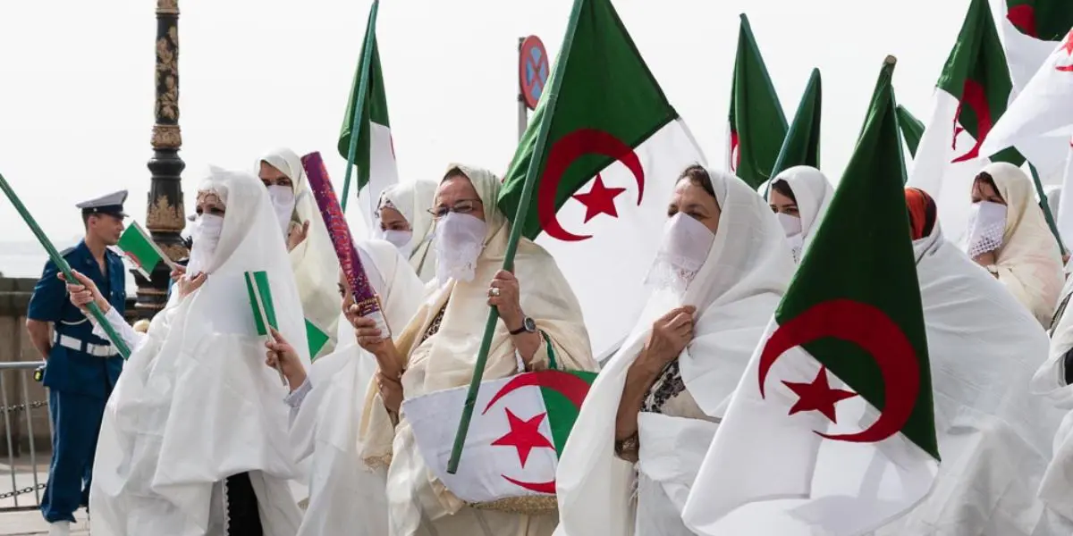 Polémique autour du Haïk : des personnalités algériennes répondent aux marocains