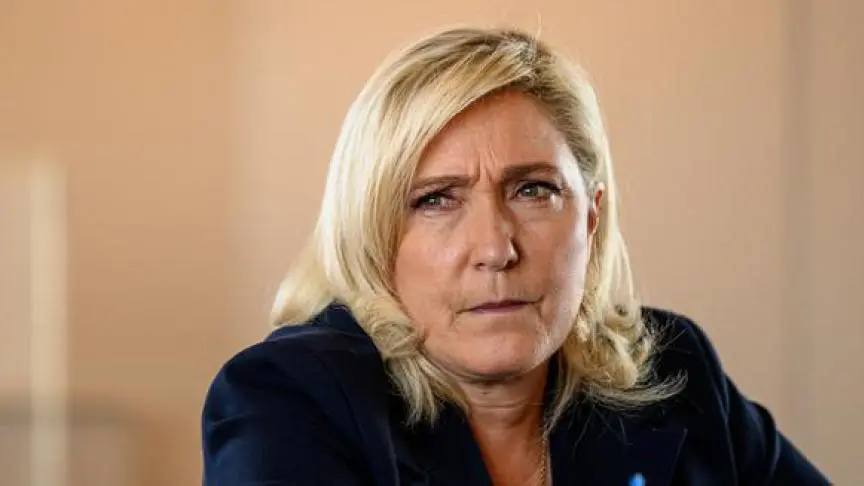 Gel laissez-passer consulaires français : Marine Le Pen s’en prend à l’Algérie