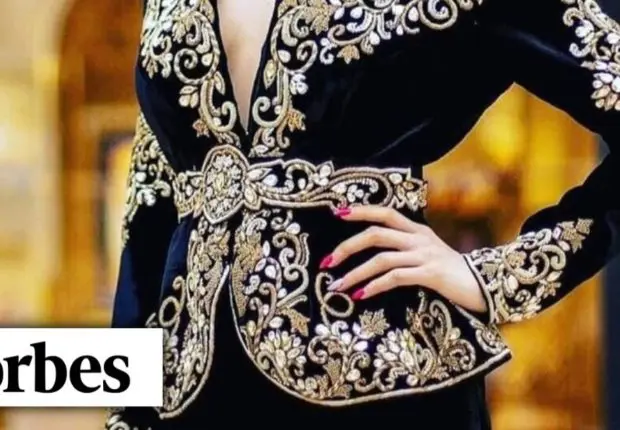Karakou : Forbes met le vêtement algérien à l’honneur