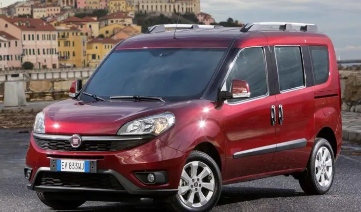 Fiat Doblo rouge