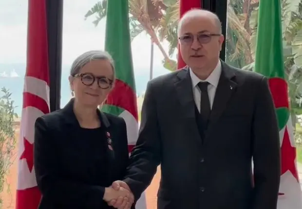 Face au risque de l&rsquo;effondrement financier, l&rsquo;Algérie soutient la Tunisie