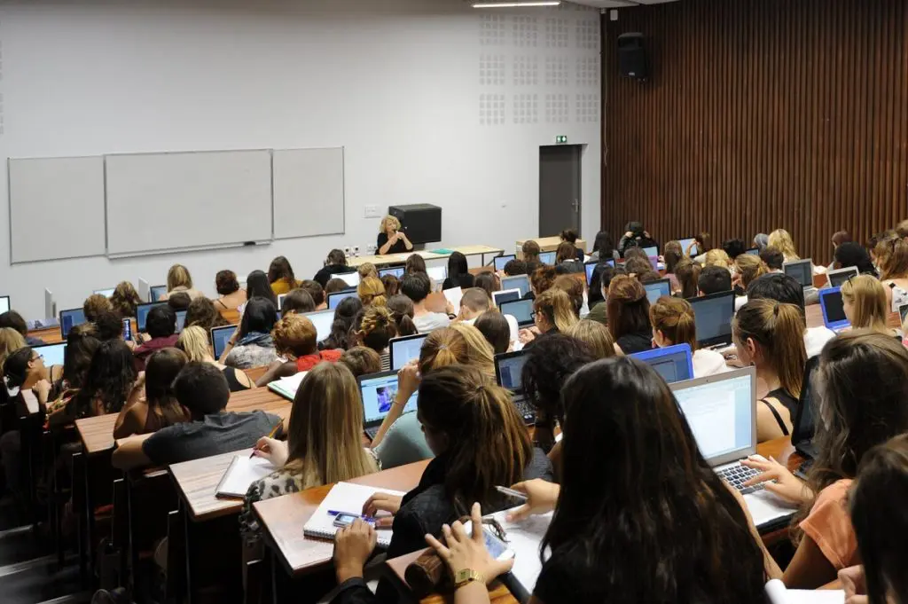 Accès au Master : les étudiants algériens discriminés en France ?