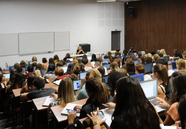 Accès au Master : les étudiants algériens discriminés en France ?