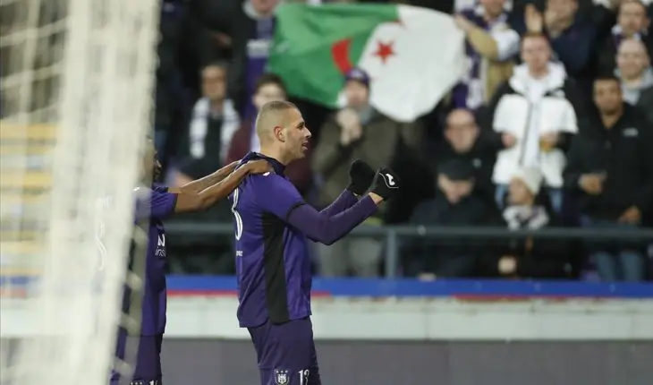 Slimani célèbre un but avec Anderlecht