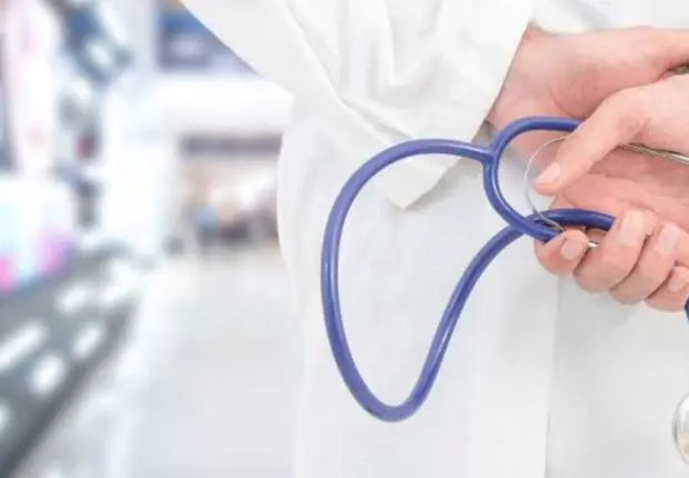 Médecins algériens : obligation pour les nouveaux spécialistes de pratiquer au Sud