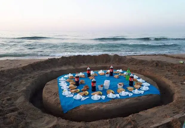 Ramadan en Algérie : iftar en bord de mer, à qui profite cette tendance ?