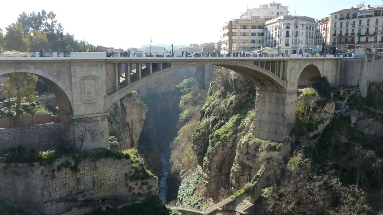 Décès d’un quinquagénaire suite à une chute du plus haut pont de Constantine