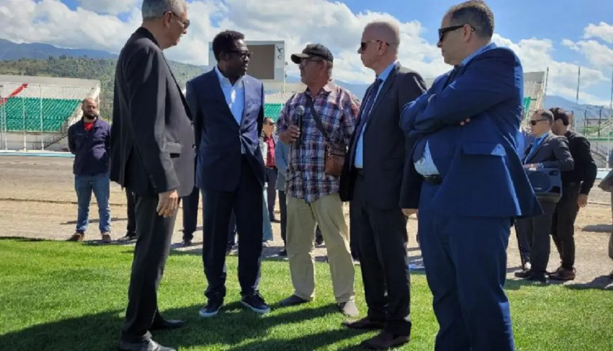 CAN 2025 : le SG de la CAF en visite de travail en Algérie