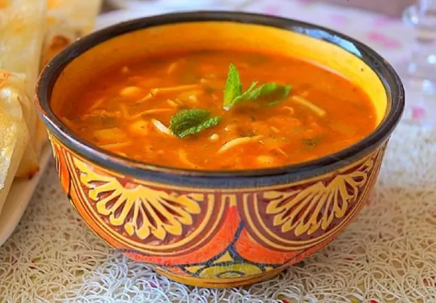 Ramadan 2023 : la Chorba algérienne fait sensation en France