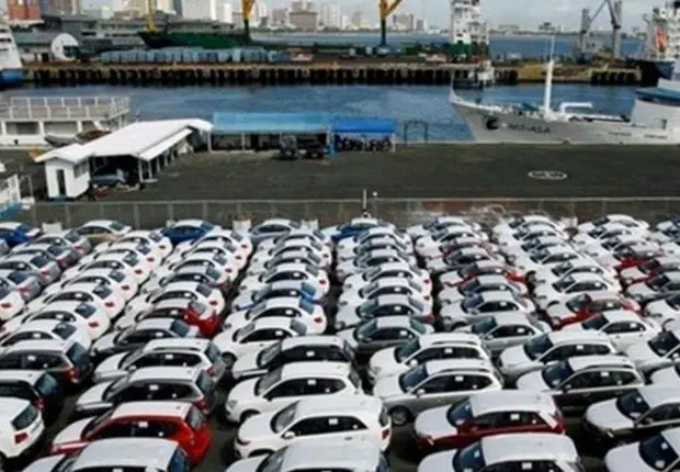 Importation de véhicules en Algérie – licence Moudjahid : les précisions du ministre