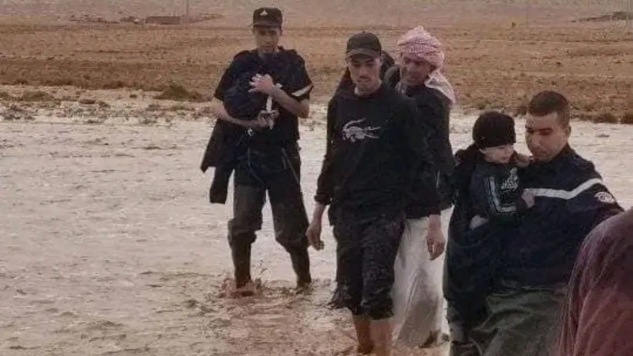 Tébessa : la protection civile sauve 7 membres d’une famille, coincés dans une voiture dans un oued