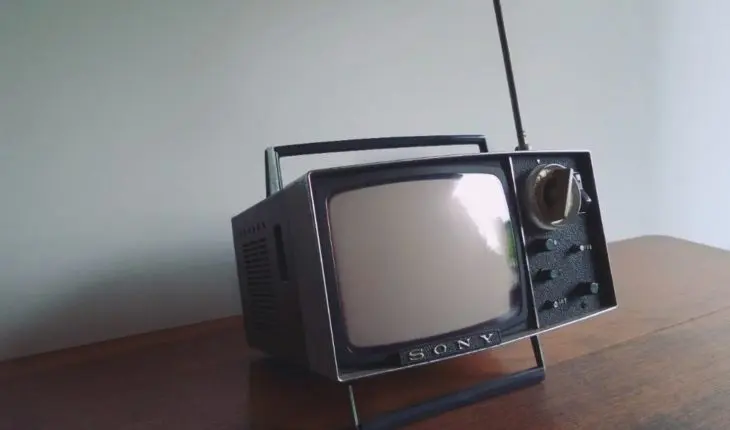 Ancienne télé Sony à antenne