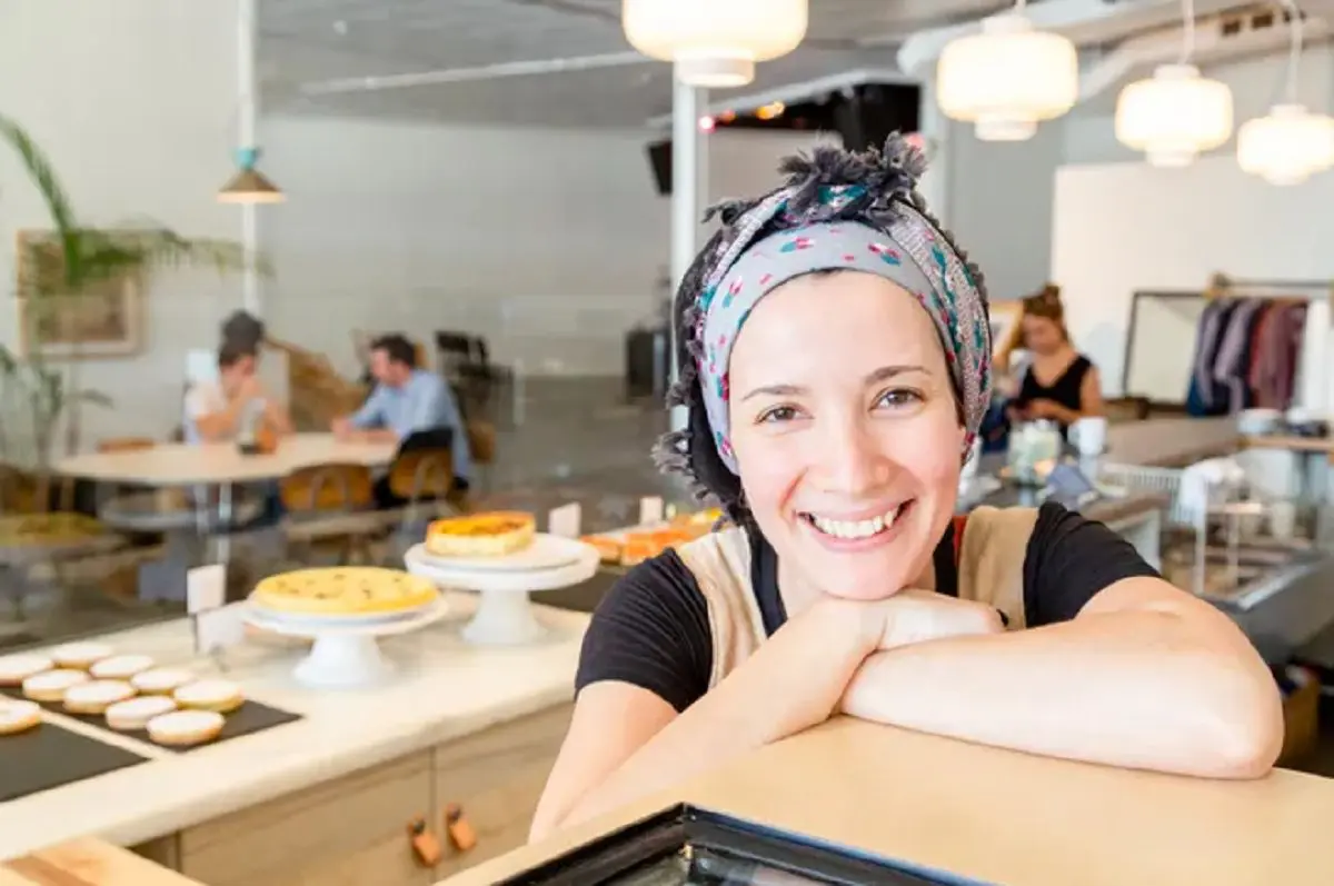 Aux USA, l’Algérienne Warda Bouguettaya rencontre le succès grâce à ses pâtisseries