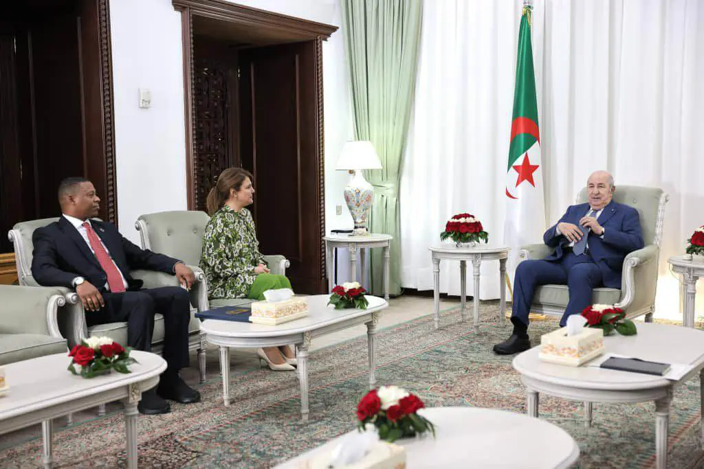 Tebboune reçoit Al-Mangoush et réaffirme le soutien de l’Algérie à la Libye