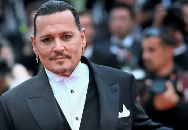 Johnny Depp monte les marches du Festival de Cannes au rythme du Allaoui algérien