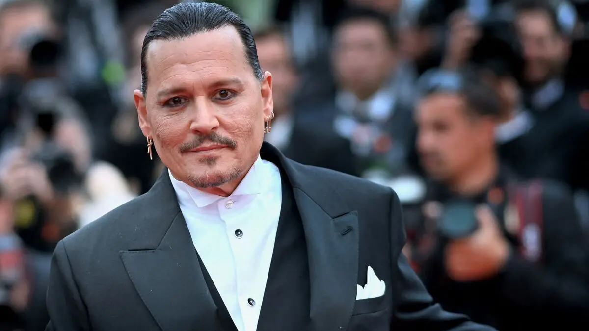 Johnny Depp monte les marches du Festival de Cannes au rythme du Allaoui algérien