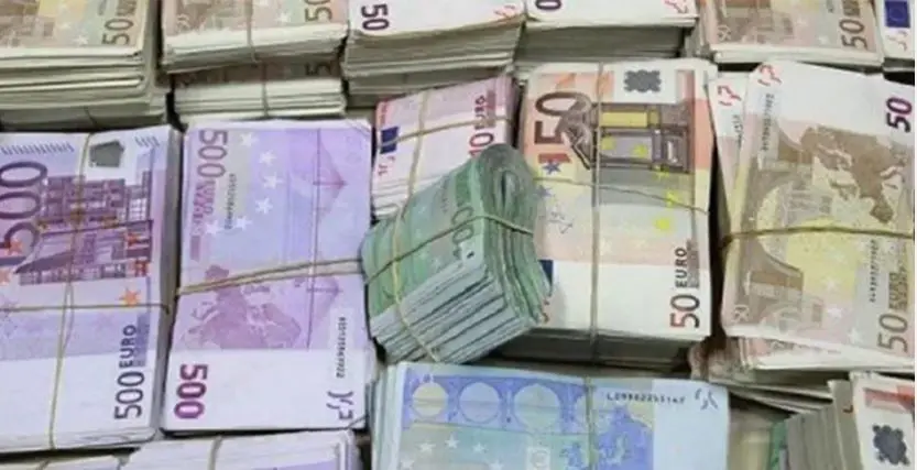 Plus d’1 million d’euros saisi à l’aéroport Ahmed Ben Bella d’Oran