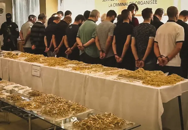 [VIDÉO] La police d&rsquo;Alger démantèle un réseau de trafic d&rsquo;or et découvre une caverne d&rsquo;Ali Baba