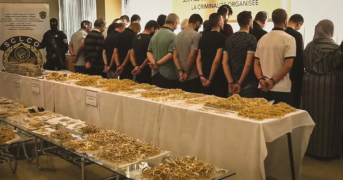 [VIDÉO] La police d&rsquo;Alger démantèle un réseau de trafic d&rsquo;or et découvre une caverne d&rsquo;Ali Baba