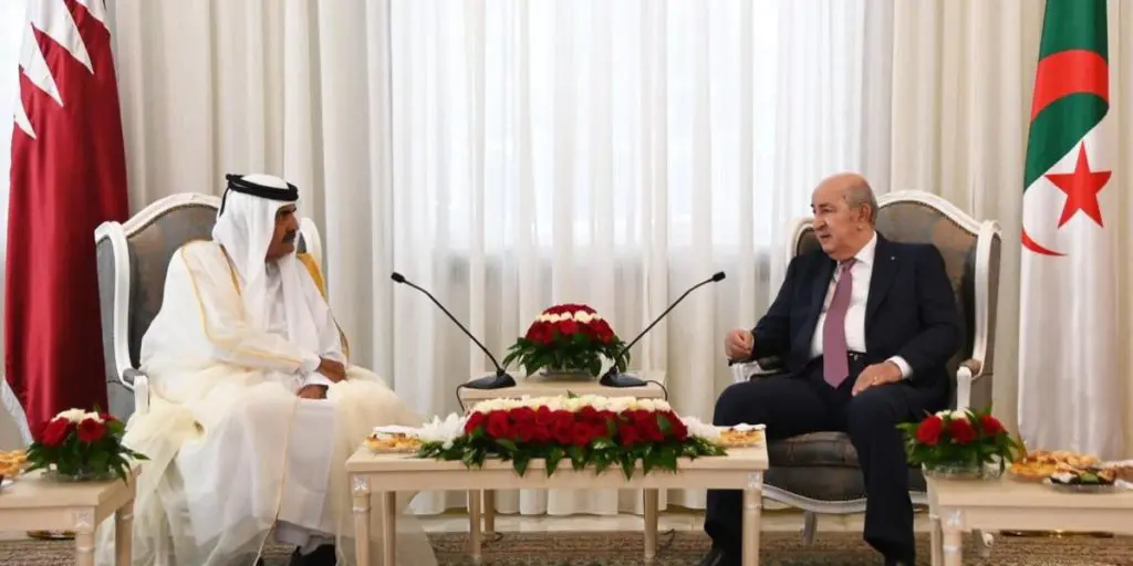 Tebboune reçoit l’émir-père de l’État du Qatar