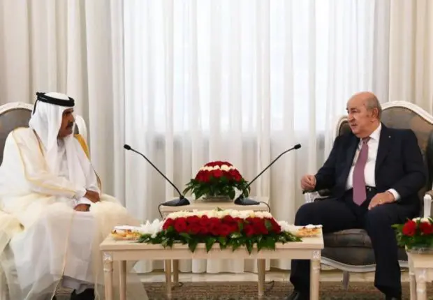 Tebboune reçoit l’émir-père de l’État du Qatar