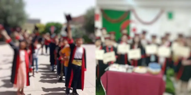 Enfants habillés en universitaires, une nouvelle mode pour célébrer des acquis