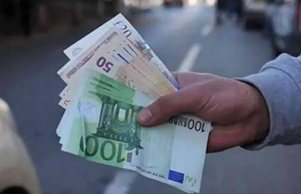 Création de faux comptes bancaires via les réseaux sociaux, emprisonnement de 3 personnes