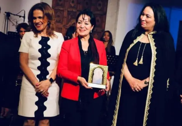 La poétesse algérienne Rabia Djelti reçoit un prestigieux prix en Tunisie