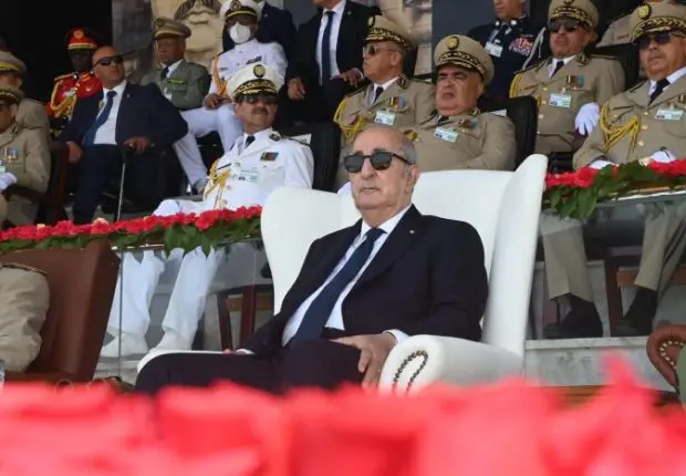 Tebboune supervise à Djelfa l’exécution d’un exercice tactique avec munitions réelles