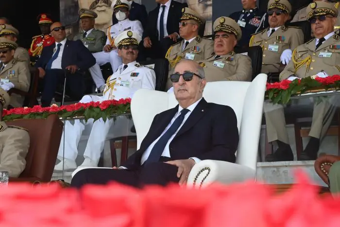 Tebboune supervise à Djelfa l’exécution d’un exercice tactique avec munitions réelles