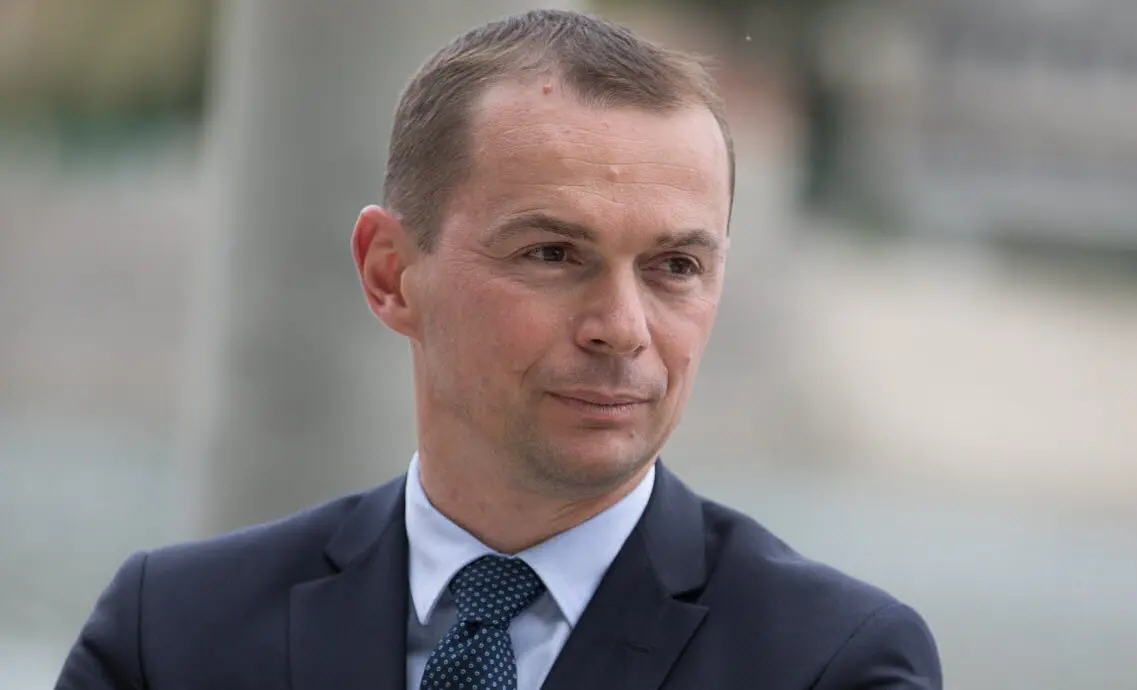 « La France ne fonctionnerait pas sans l’immigration » ministre du Travail français