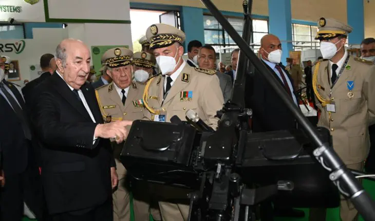 La mitrailleuse DSHK algérienne à la Foire internationale d'Alger 2023.