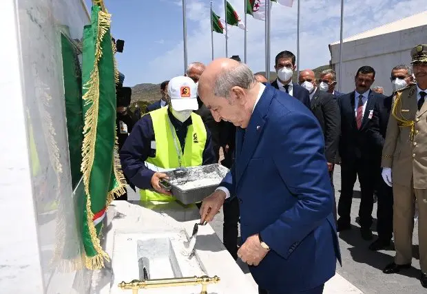 Tebboune pose la 1ère pierre de la station de dessalement d&rsquo;eau de mer de Boumerdès
