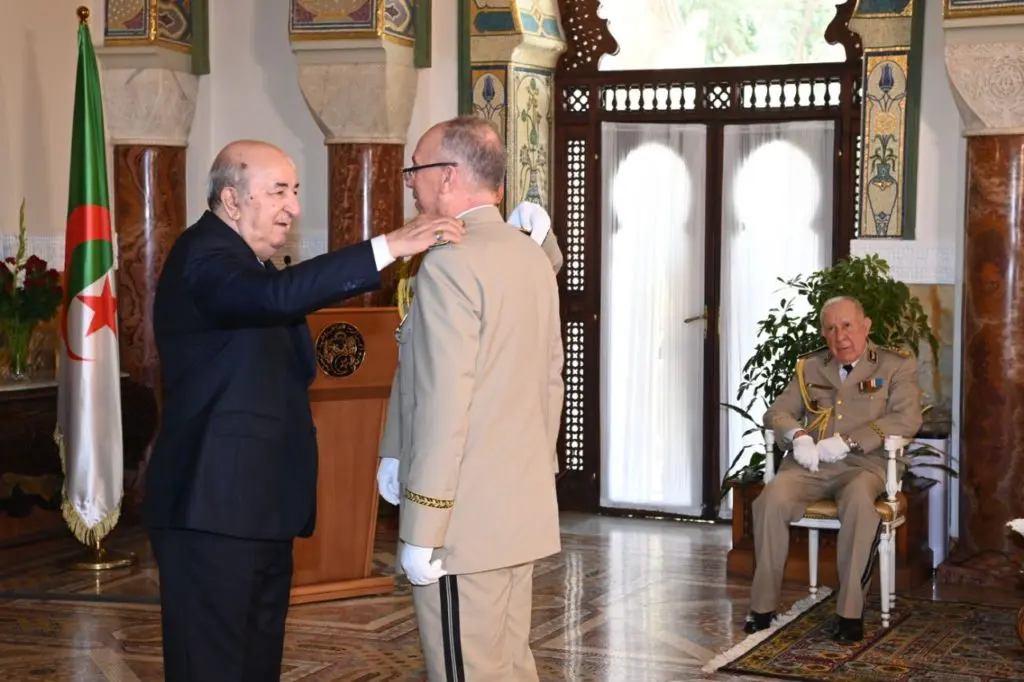 5 juillet 2023 : Tebboune remet des grades et des médailles aux officiers de l&rsquo;ANP