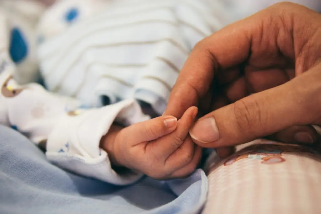 Accusée d&rsquo;avoir tué son nouveau-né, une maman algérienne jugée en France