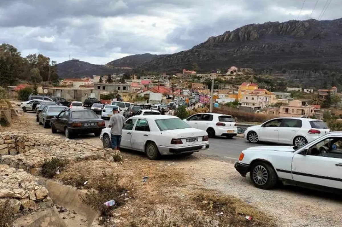 Des centaines de touristes algériens bloqués à la frontière tunisienne