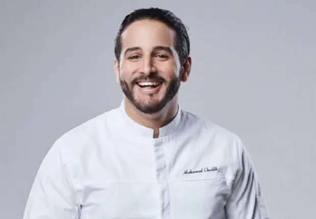 Le chef Mohamed Cheikh cuisine pour les voyageurs de la classe Business de cette compagnie aérienne