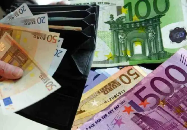 Douane algérienne : quelle est la somme en devises autorisée en voyage ?