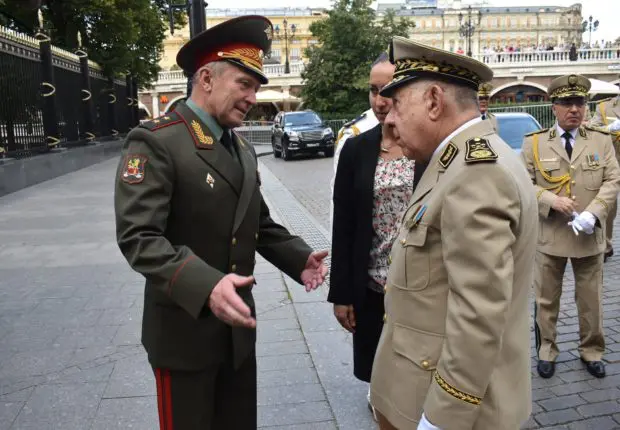 Chanegriha reçu par le ministre russe de la Défense