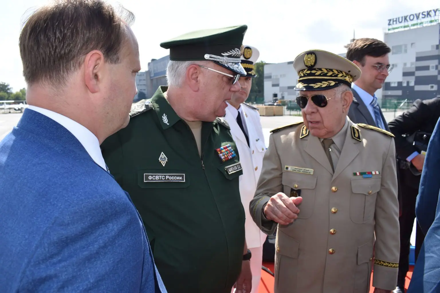 En visite en Russie, Chanegriha se rend à la base aérienne de Joukovski à Moscou