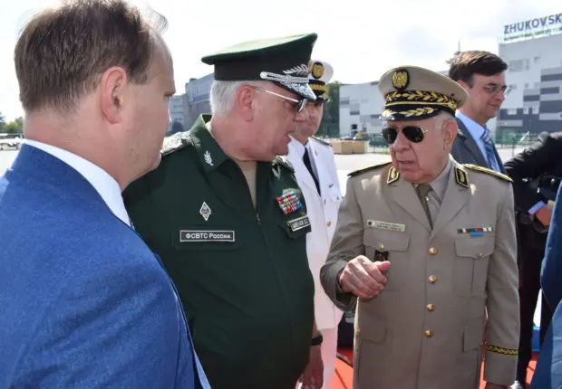 En visite en Russie, Chanegriha se rend à la base aérienne de Joukovski à Moscou