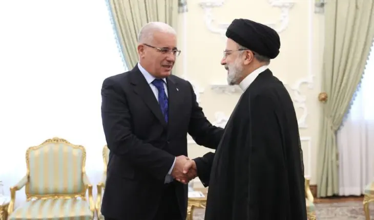 Le président iranien, Ebrahim Raïssi et le président de l'Assemblée populaire nationale (APN),Brahim Boughali
