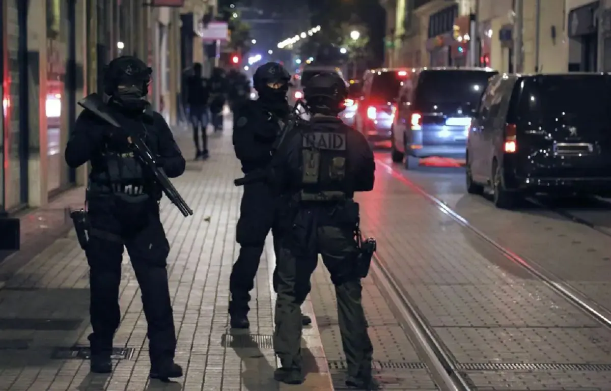 Suspectés d’avoir tué un Algérien, 3 policiers du RAID placés en garde à vue en France