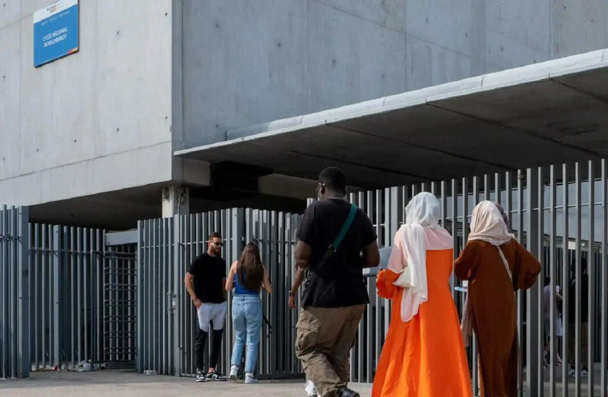 Le port de l’abaya désormais interdit dans les écoles en France